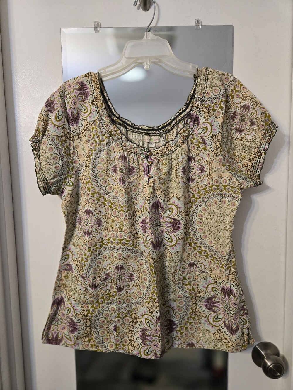 Healing Hands Cream and Purple Medallion Short Sleeve Scrubs Top
